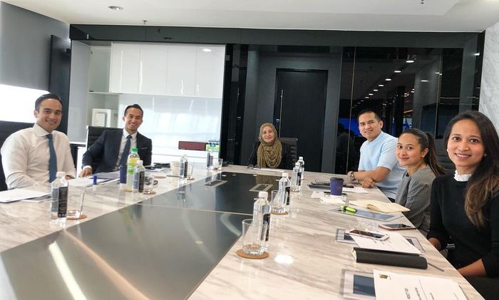 Di usia yang tak lagi muda, ibunda Faisal Nasamuddin masih memiliki waktu dan tenaga untuk memimpin perusahaan keluarga.