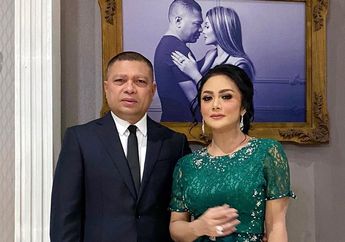 Pantas Karirnya Melejit dan Kini Sukses Duduki Kursi DPR RI, Ternyata Ini Sosok Ayah Angkat Krisdayanti yang Tak Henti-hentinya Berikan Support, Pernah Menjabat Posisi Penting di Zaman SBY!