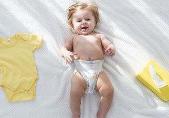 Sehat dan Normalkah Jika BAB Bayi Berwarna Hijau dan Encer? Berikut Penjelasannya Moms!
