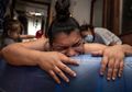 Melahirkan di Rumah Jadi Alternatif saat Rumah Sakit Dipenuhi Pasien Covid-19, Ini Cerita Seorang Ibu yang Melahirkan di Rumah Dikelilingi Anak dan Sang Suami