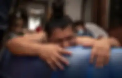 Melahirkan di Rumah Jadi Alternatif saat Rumah Sakit Dipenuhi Pasien Covid-19, Ini Cerita Seorang Ibu yang Melahirkan di Rumah Dikelilingi Anak dan Sang Suami