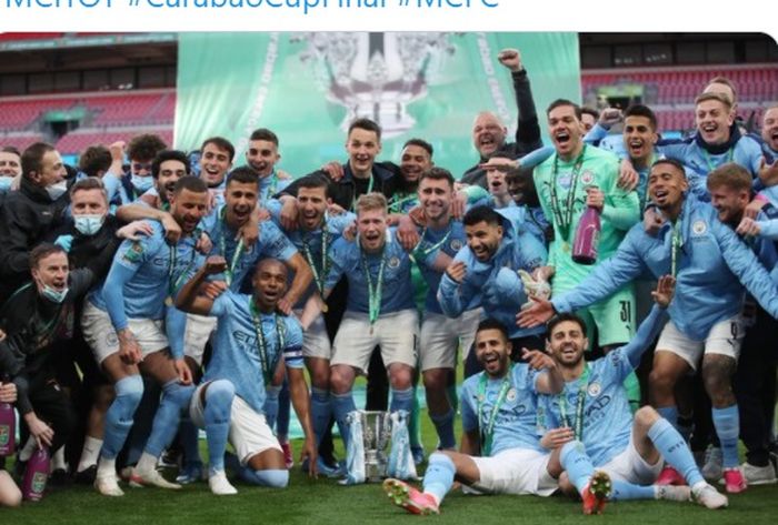 Pemain Manchester City merayakan keberhasilan mereka menjuarai Piala Liga Inggris alias Carabao Cup musim 2020-2021.