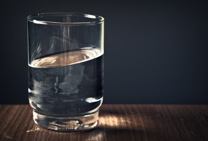 Ilustrasi minum air