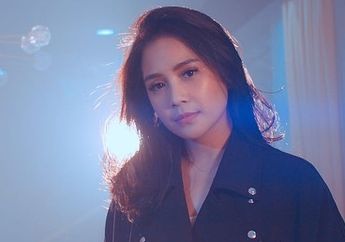 Modis Bergaya Denim on Denim, Nagita Slavina Jinjing Tas Ratusan Juta Rupiah yang Bikin Melongo!