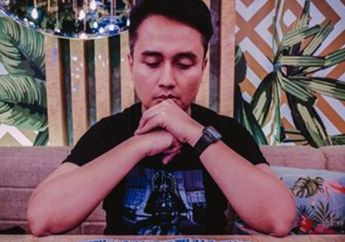 Firasatnya Tak Pernah Meleset, Denny Darko Ungkap Ramalannya Bahwa Akan Ada Sosok Artis Wanita yang Akan Ditinggal Pergi Oleh Prianya, Peramal Kondang Itu Ogah Sebut Nama : Silakan Anda Tebak Sendiri !