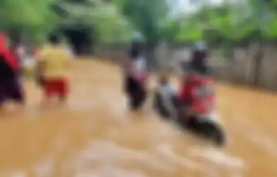 Motor terendam banjir jangan langsung dinyalakan (ilustrasi).