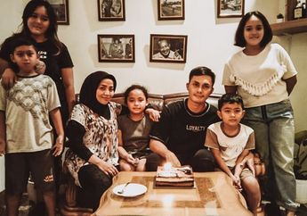 Harta Ibunya Ditaksir Tak Bakal Habis 7 Turunan, Anak Muzdalifah Kini Justru Bantu Orang Tuanya Jualan Kue Gegara Hal Ini, Ada Apa?