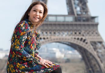 Berpose Dekat Menara Eiffel, Kecantikan Maia Estianty Dikagumi Warganet