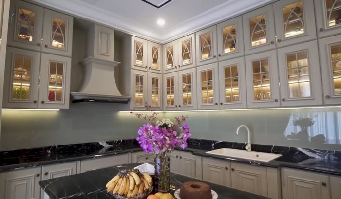 Dapur rumah artis Prilly Latuconsina.