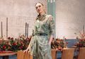 Cuma Pakai Kaus Oblong dan Celana Legging Ketat Saat di New York, Tampilan Luna Maya Justru Curi Perhatian!
