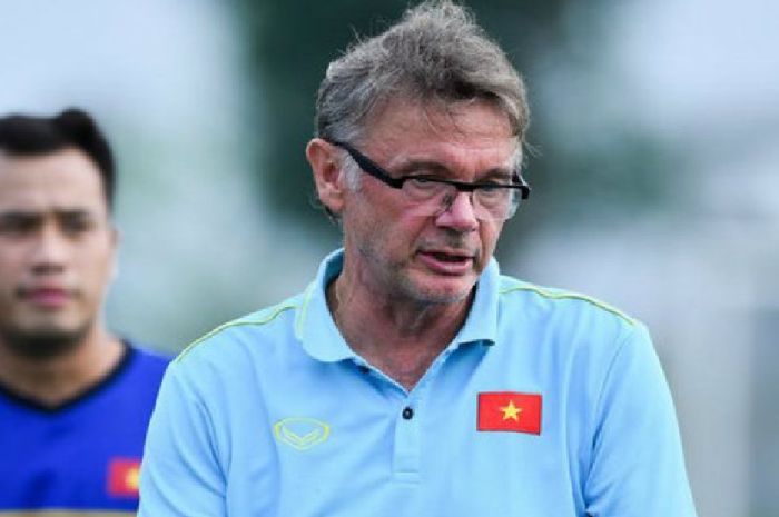 Philippe Troussier pakai pendekatan psikologis agar pemain Vietnam paham gaya bermainnya.