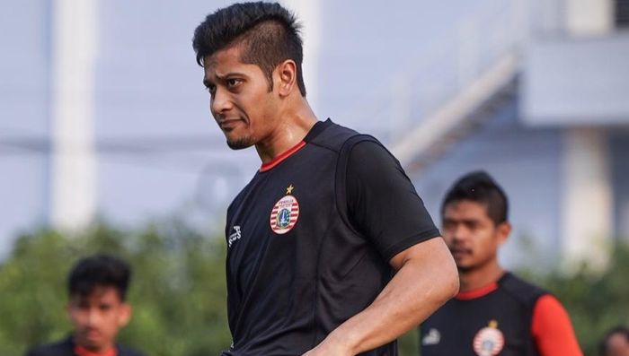 Pemain baru Persija Jakarta, Farri Agri dalam sesi latihan tim.