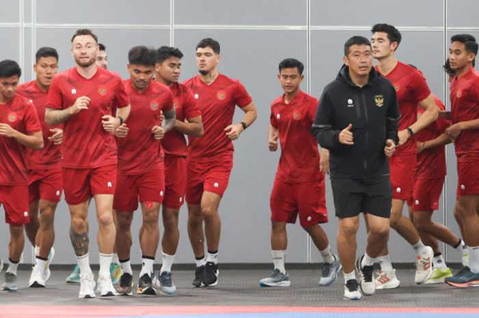 Skuad Timnas Indonesia berlatih di Lapangan Indoor di Kota Bandar Seri Begawan, Brunei Darussalam