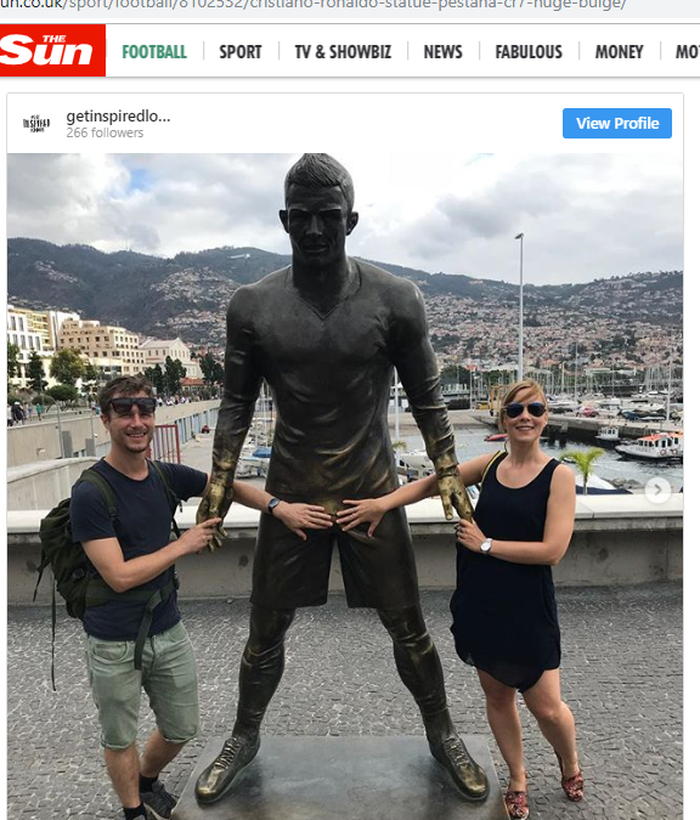 Potret pengunjung yang melecehkan patung Cristiano Ronaldo