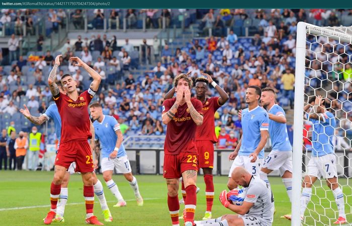 AS Roma menelan kekalahan 2-3 dari Lazio dalam laga Liga Italia bertajuk Derby della Capitale di Stadion Olimpico, Minggu (26/9/2021).