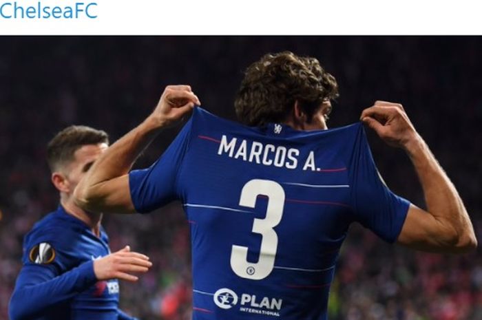 Bek sayap kiri Chelsea, Marcos Alonso.