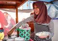 Sarjana Manajemen Ini Tak Malu Ungkap Pekerjaan dan Alasannya Sebagai Penjual Nasi Sayur di Alun-Alun