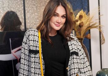 Luna Maya Tampil Anggun Seksi dalam Balutan Mini Dress Off Shoulder Warna Merah, Bule Cantik!