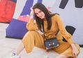 Luna Maya Pamer Sepatu Sneakers Penuh Coretan di Instastory, Ternyata Harganya Capai Puluhan Juta!