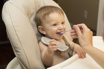 Strategi Pemberian MPASI yang tepat untuk bayi.