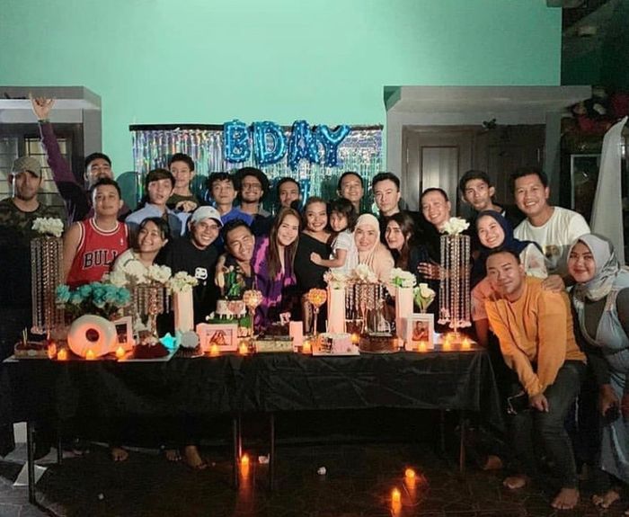 Pesta ulang tahun Ayu Ting Ting