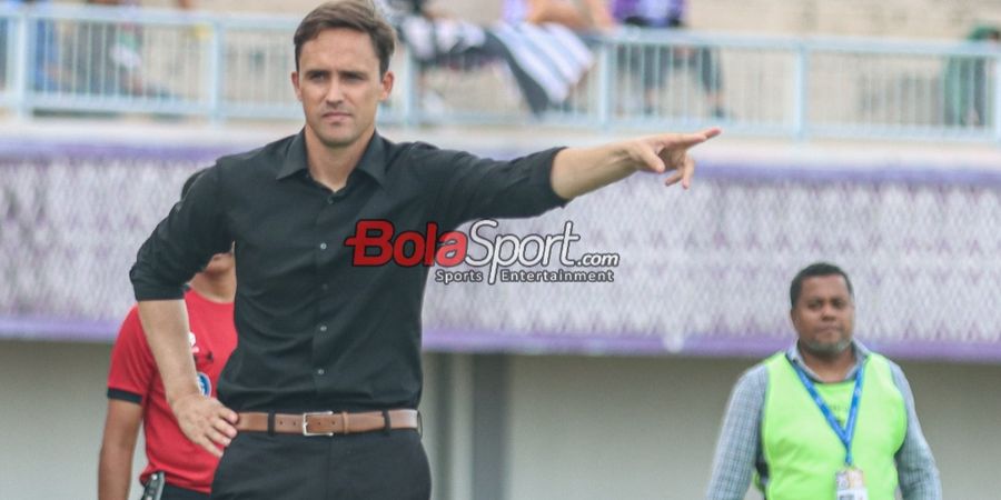 Dihantui Zona Degradasi, Paul Munster Beber Kondisi Internal Persebaya Surabaya