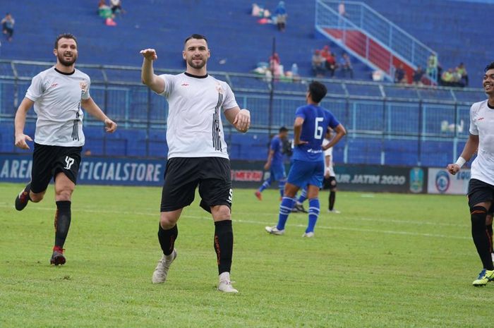 Persija Jakarta meraih kemenangan melawan klub Malaysia, Sabah FA, dengan skor 2-0 pada laga kedua Grup B Piala Gubernur Jatim 2020 di Stadion Kanjuruhan, Kepanjen, Kabupaten Malang, Jawa Timur, Kamis (13/2/2020).