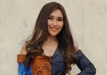 Gurita Bisnisnya Menjalar Hingga Kekayaannya Tembus Rp 200 Miliar, Ayu Ting Ting Pamer Kolam Renang di Vila Gedongnya Saat Karantina Diri!