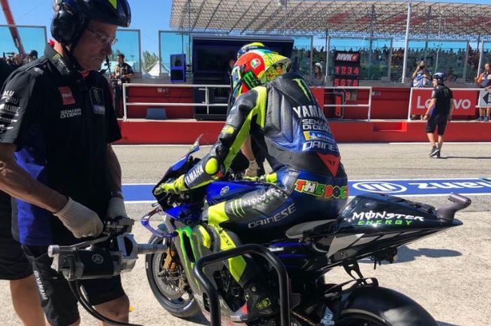 Pembalap Monster Energy Yamaha, Valentino Rossi saat menguji motornya di Sirkuit Misano, San Marino, Sabtu (14/9/2019)