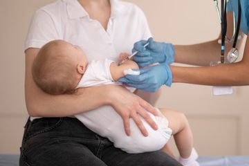 Imunisasi DPT lindungi anak dari difteri, batuk rejan, dan tetanus.