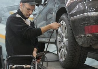 Care N' Cheers : Cek Tekanan Angin Ban Mobil Kudu Rutin Dilakukan, Ini Alasannya