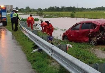 Ertiga Tergelincir di Tol Madiun, Aquaplaning Tewaskan 1 Balita