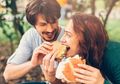 Bukan Virus yang Sebabkan Penyakit dari Berbagi Makanan, Tapi Bakteri