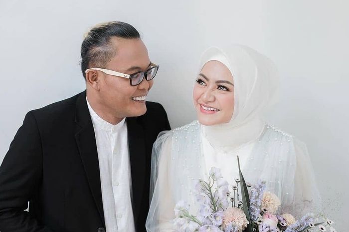 Sikap Nathalie Holscher Pada Calon Anak Tiri Saat Tak Ada Sule Dibongkar Sahabat Lama Sang Komedian Akhirnya Turut Angkat Bicara Bukannya Mau Bandingin Ya Semua Halaman Pop Grid Id