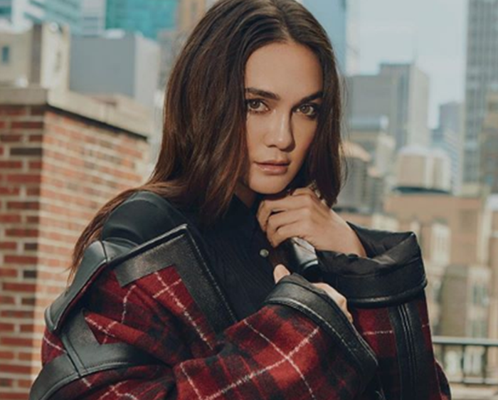 Koleksi Sepatu Luna Maya modelnya lucu, harganya juga lucu.