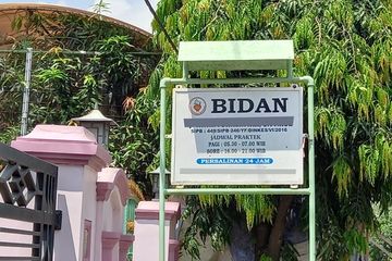 Berikut penjelasan mengenai ruang periksa bidan dan fasilitasnya