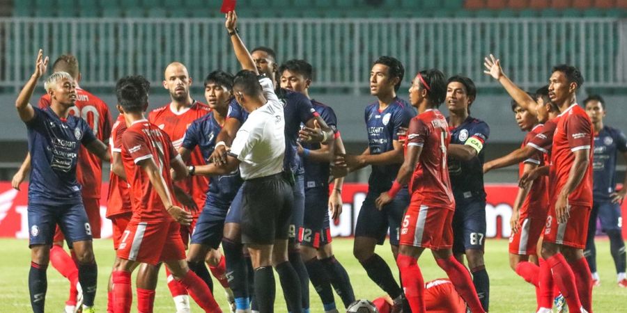 Dihiasi Kartu Merah dan Penalti, Arema FC Vs PSM Makassar Berakhir Imbang
