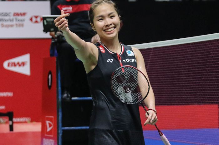 Pebulu tangkis tunggal putri asal Thailand, Ratchanok Intanon, saat memastikan gelar juara Indonesia Masters 2020 usai mengalahkan Carolina Marin (Spanyol) pada babak final yang dihelat di Istora Senayan Jakarta, Minggu (19/1/2020).