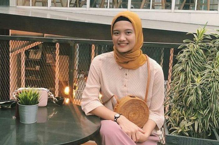 Modisnya Gaya Atlet Voli Indonesia Tri Retno Mutiara di