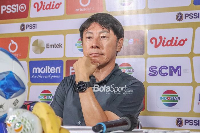 Pelatih timnas U-19 Indonesia, Shin Tae-yong dalam konferensi pers pasca-pertandingan melawan Myanmar, Minggu (10/7/2022)