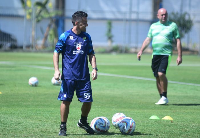 Asisten pelatih baru Persib Bandung, Miro Petric.