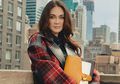 Body Goals! Luna Maya Tampil Super Cantik Meski Hanya Pakai Legging Ketat Serba Hitam