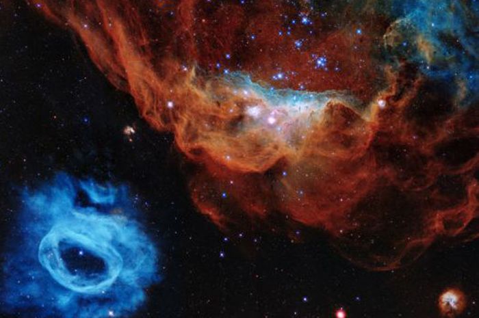 Foto Terumbu Kosmik Dalam Rangka Perayaan 30 Tahun Teleskop Hubble Bobo