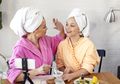 Ibu Harus Tahu, Begini Cara Pilih Skincare yang Aman untuk Remaja