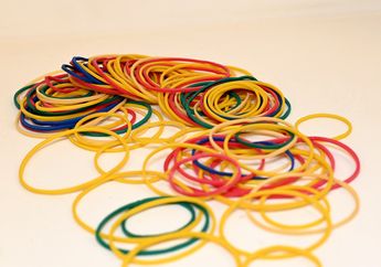 Banyak Orang Gak Tahu, Ternyata Ada Manfaat Rahasia dari Karet Gelang, Salah Satunya Punya Fungsi Penting ini