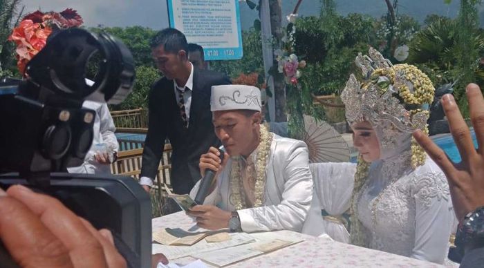 Bek Persib Bandung, Henhen Herdiana menikah dengan Tifany Thalib.