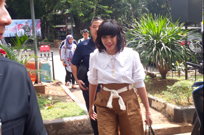 Ussy Sulistiawaty saat datangi Gedung Direktorat Reserse Kriminal Khusus, Polda Metro Jaya pada Kamis (9/5/2019)