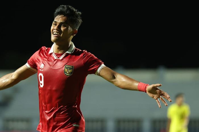 Ramadhan Sananta berhasil mencetak gol pembuka bagi Timnas U-23 Indonesia dalam laga menghadapi Malaysia di babak penyisihan Grup B Piala AFF U-23 2023, Jumat (18/8/2023) malam WIB.