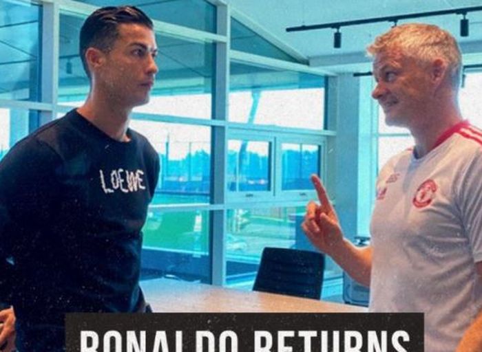 Megabintang Manchester United, Cristiano Ronaldo, berbincang dengan Ole Gunnar Solskjaer.
