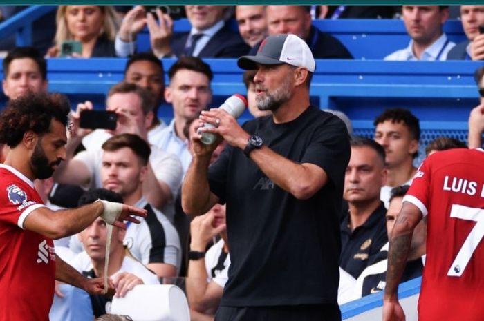 Momen Mohamed Salah dan Luis Diaz ditarik keluar oleh Juergen Klopp dalam laga Chelsea vs Liverpool di Stamford Bridge, Minggu (13/8/2023) malam WIB.